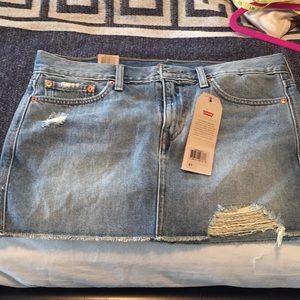 Levi’s denim jean skirt size 27 brand new